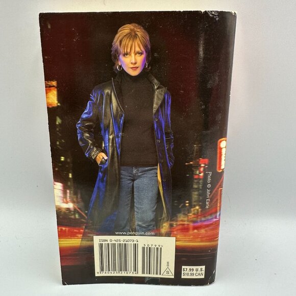 Memory In Death By J.D. Robb Nora Roberts 2006 Paperback Berkley First Edition - Picture 2 of 4